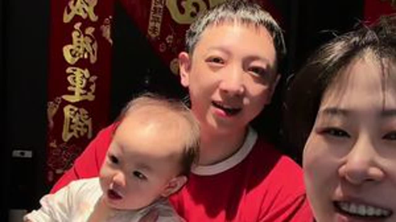 一家四口除夕夜vlog 孕晚期独自带娃 有点小累但也被宝儿治愈着 我女儿太太太可爱了 这一年把她养的很好 继续努力做个好妈妈嘿嘿#宝妈 #vlog日常 #记录真实生活