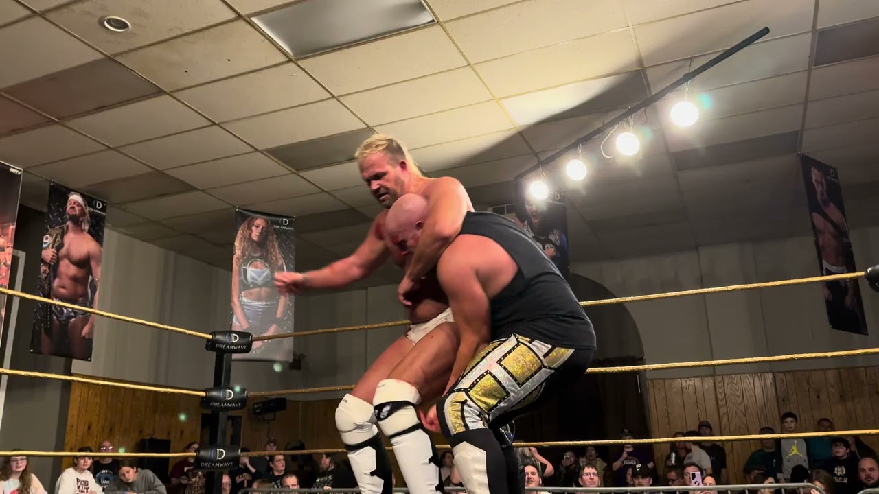 Swinging facebuster by #Hartenbower to #ChristianRose