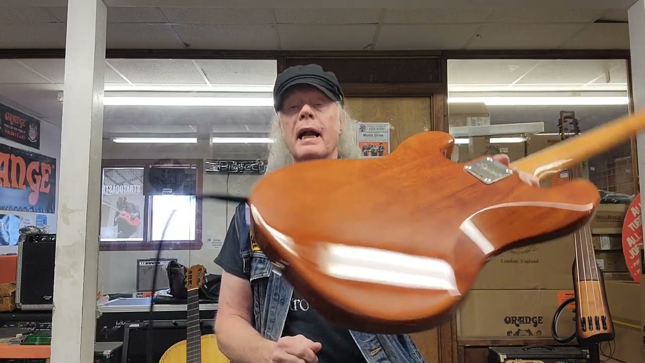 A quick one. Demo of Squier's Classic Vibe 70's Telecaster Bass. 