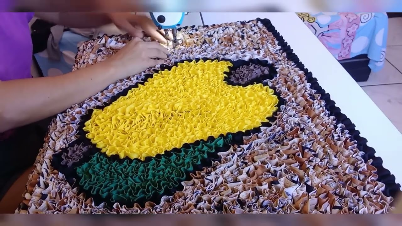 Finalizando mais um tapetinho de frufru de porta manual