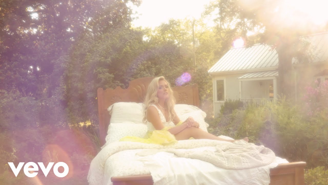 Emily Ann Roberts - Memory Lane (Official Visualizer)