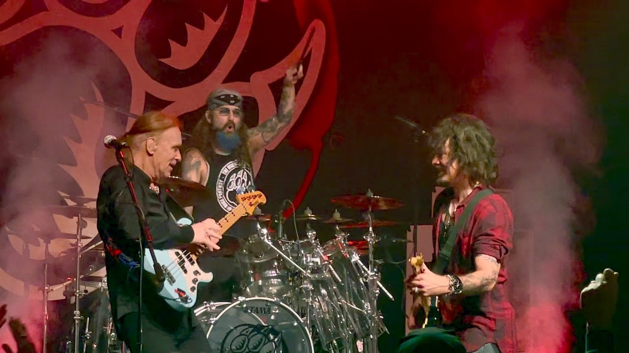 The Winery Dogs Live! 5 Songs w/ an Extended Jam + Sheehan Solo, Portnoy Solo & Kotzen Solo!