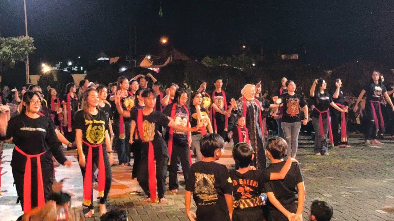 Joget bareng bu lisdiarita 