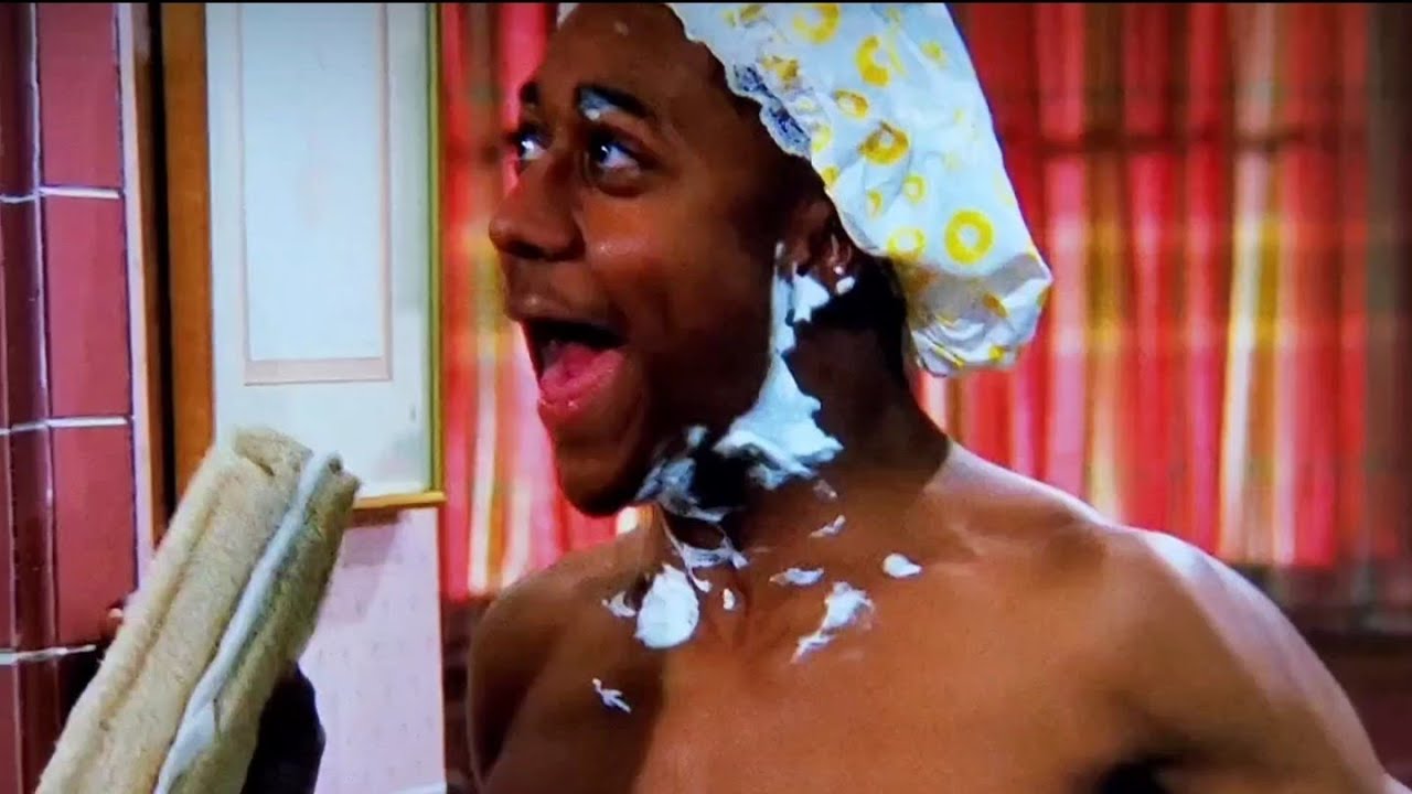 Family Matters- Steve and Laura accidentally see each other in the shower.😆😆 😯😲🚿