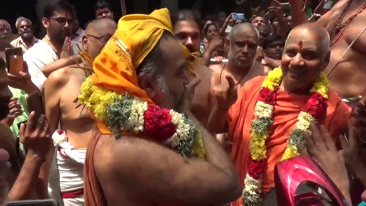 The Jagadguru's first visit to the Kāmākshi temple