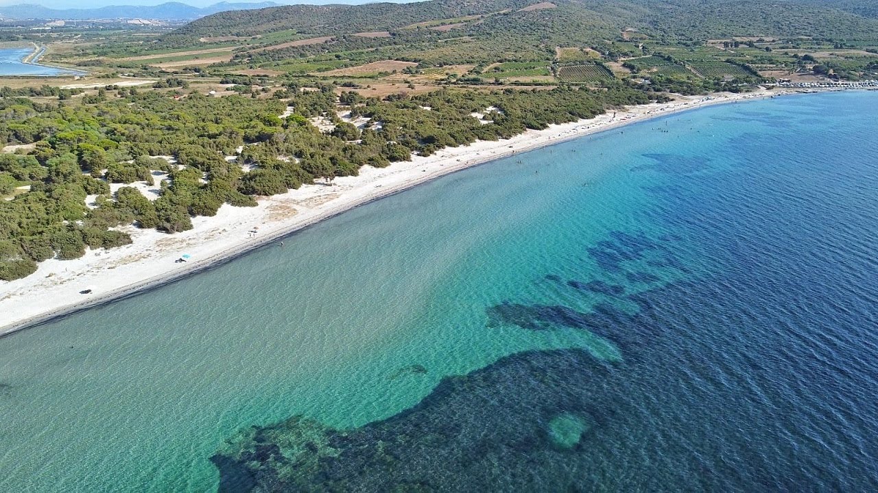 Is Solinas spiaggia dalla sabbia bianca e fine | Sardegna 2021