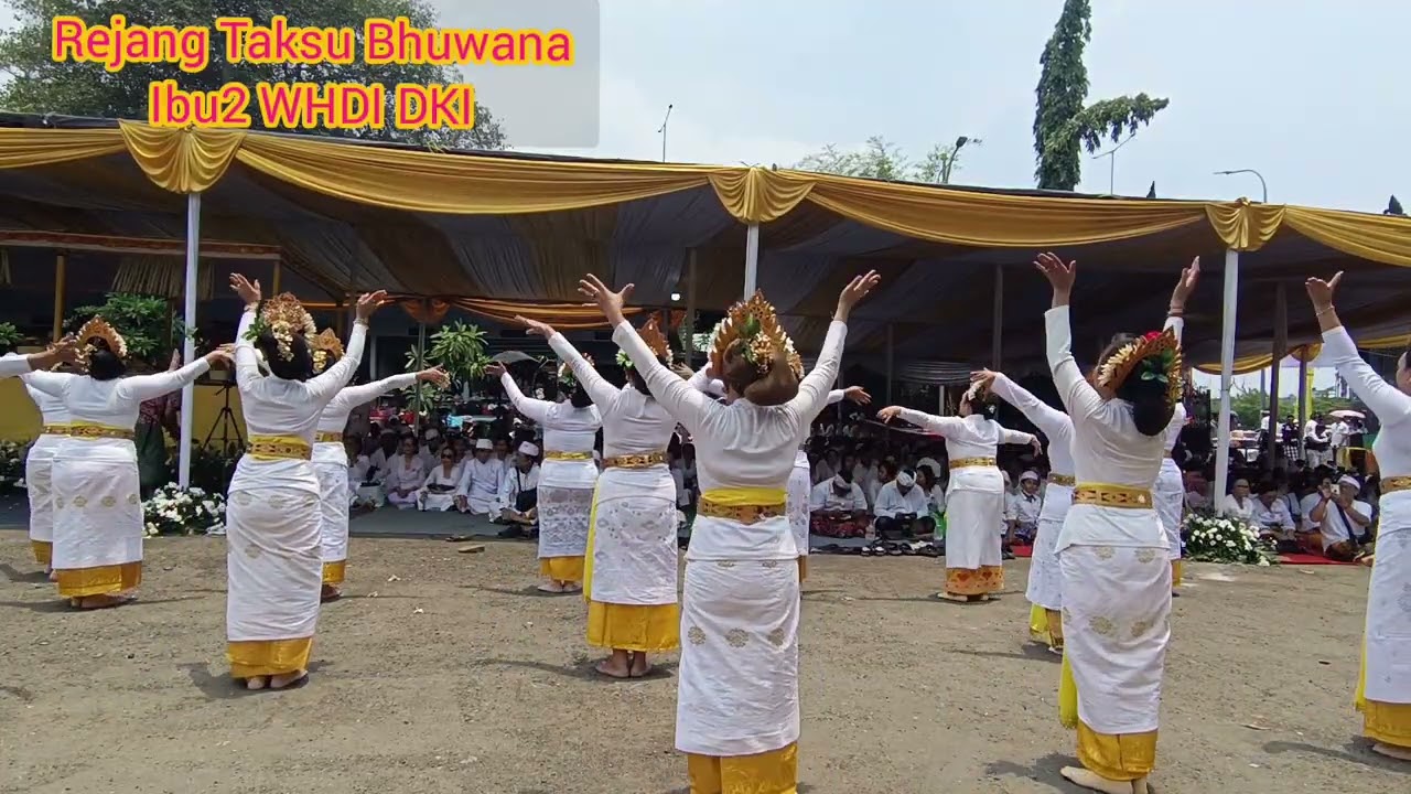 Tari Rejang Taksu bhuwana, pelatih ibu Ni Ketut Sukarni, by ibu2 WHDI DKI