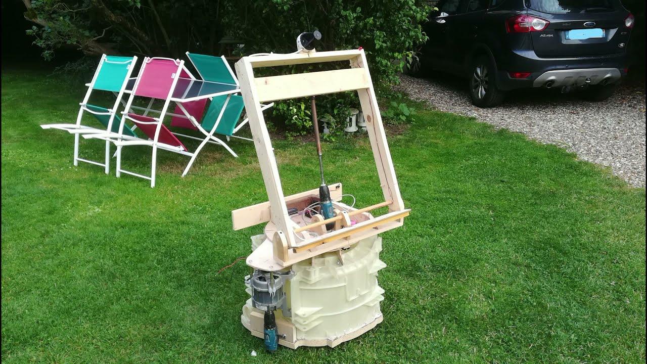 Tracker Solaire Arduino ATS21 V2 fabriqué avec des matériaux recyclés et retour à l'Est automatique.