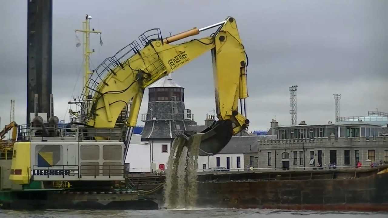 Nordic Giant Dredging Aberdeen Harbour with a Liebherr P995 Backhoe Timelapse