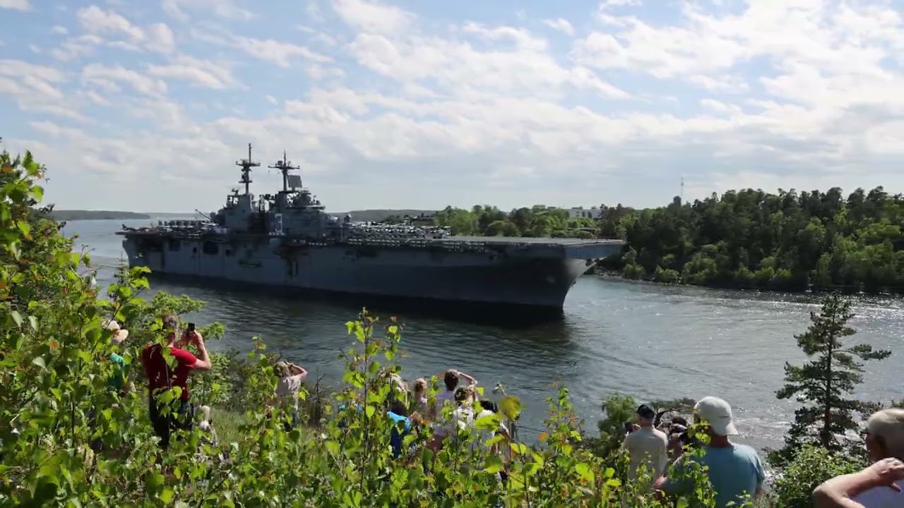 USS Kearsarge (LHD-3) passing Oxdjupet, Stockholm, June 5, 2022