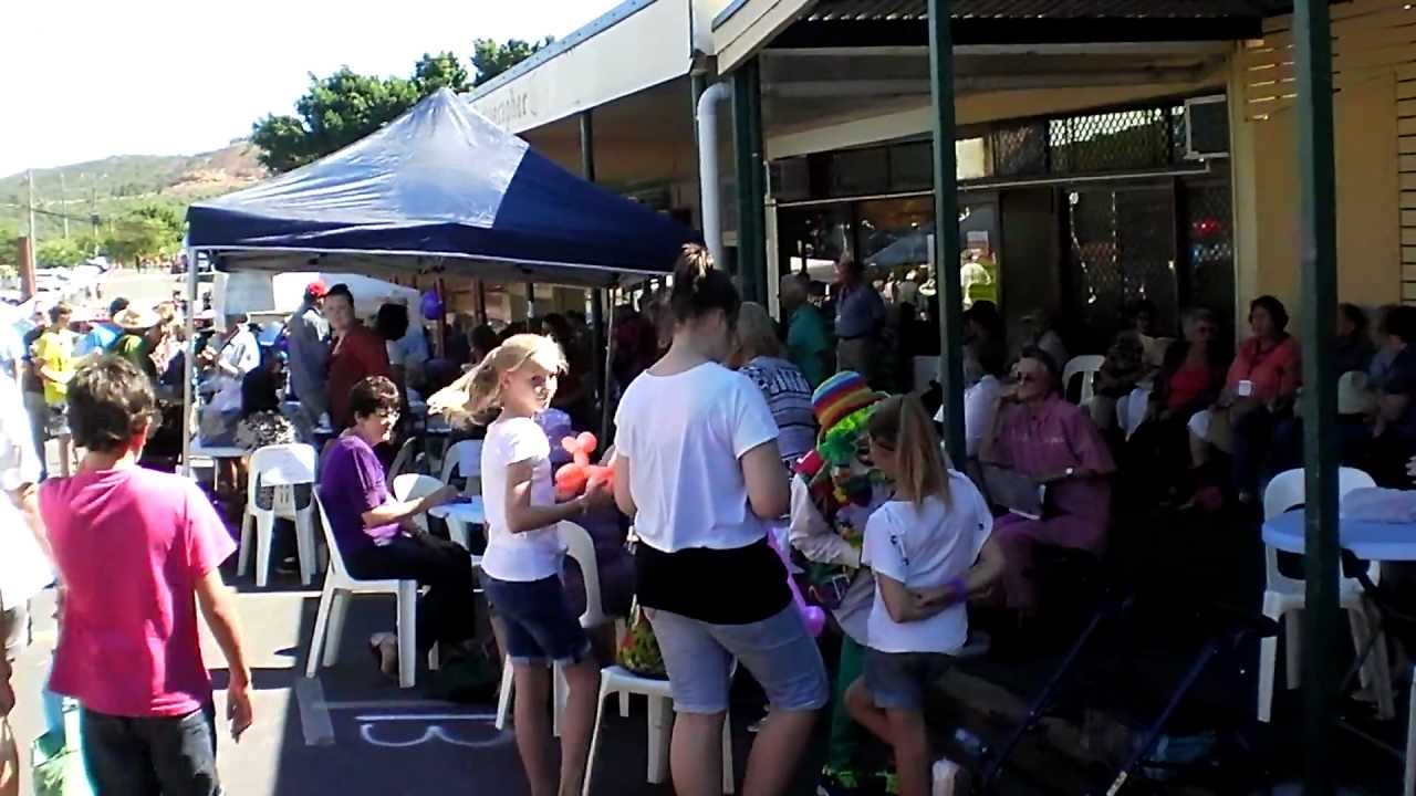 Mount Morgan festival . A stroll through the main street.