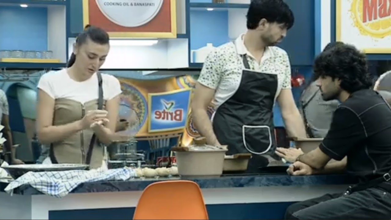 wajeeha making roti and aqeel helping her 😍❤️ | tamasha season 3 uncut ep #wajeeha #aqeel #aqeeha 