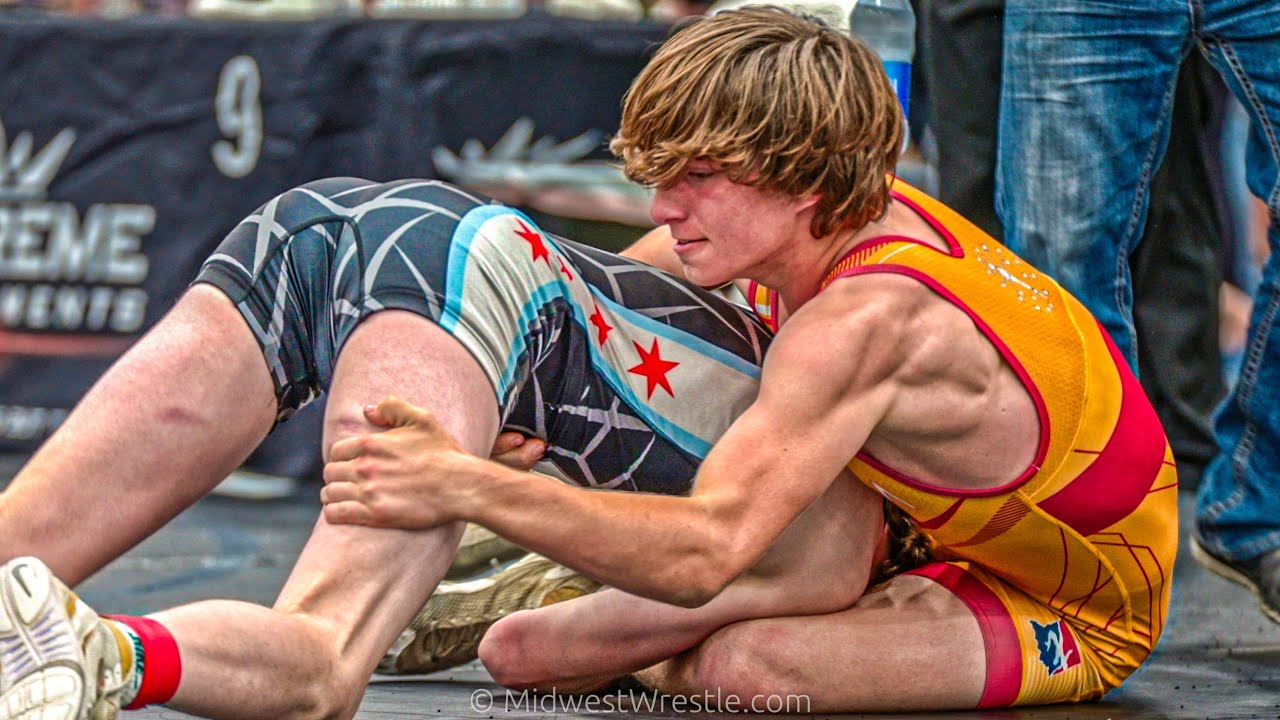 132 – Caden Kirchner {R} of Schaumburg IL vs. Justin Boone {G} of Muncie IN