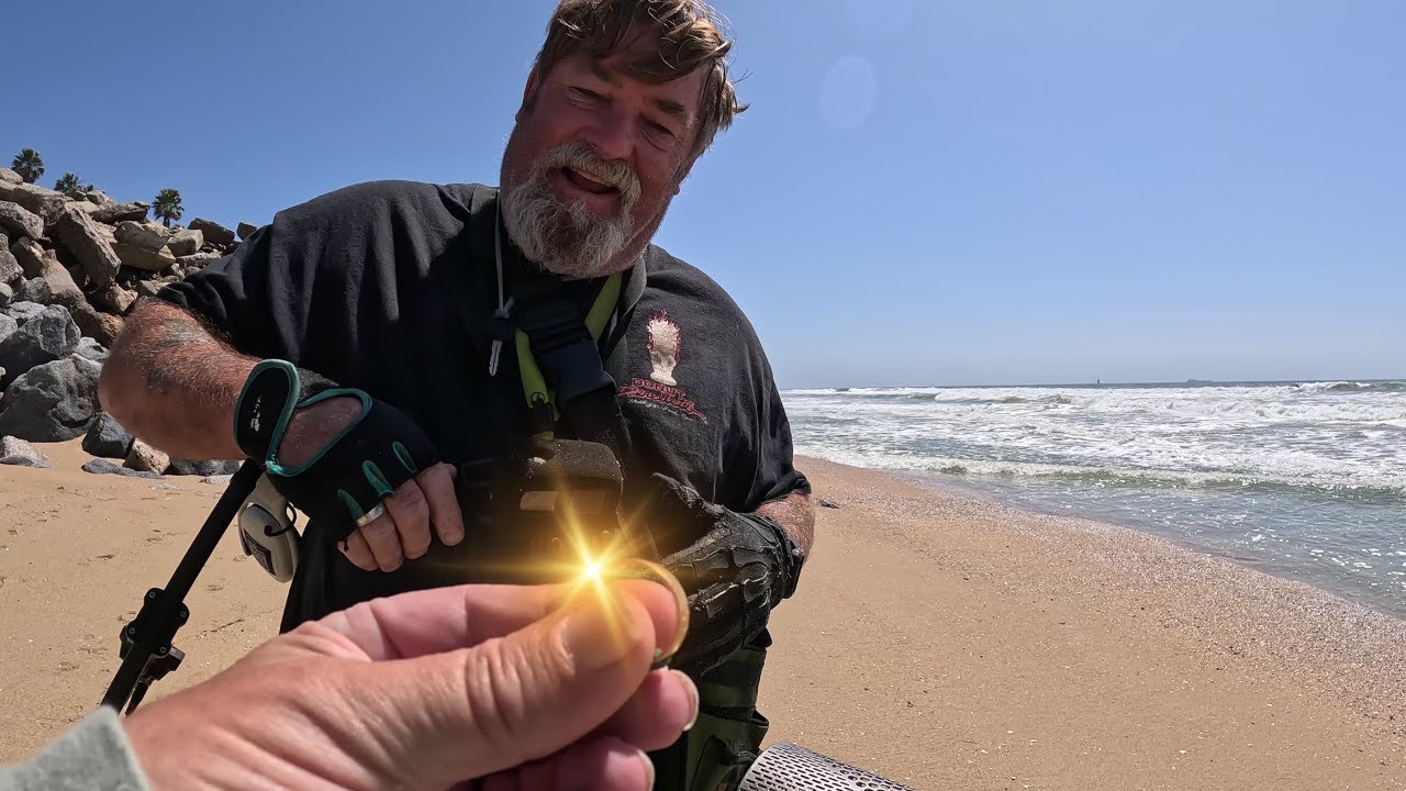 This is Why i Detect California Beaches 😱😮