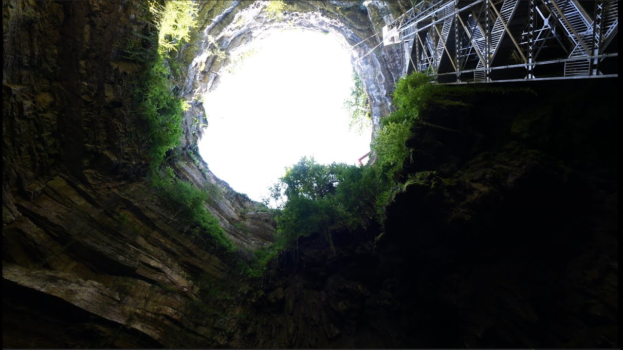 Gouffre de Padirac - Into The Darkness