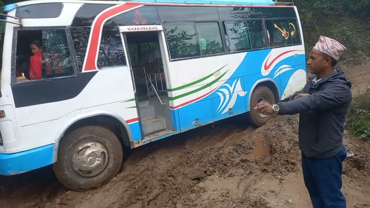 It also rained on the day of Tika in Umakunda, and the bus got stuck.