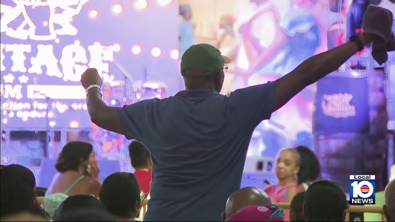 Tabou Combo выступает в районе Little Haiti в Майами