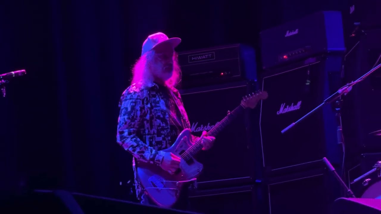 Dinosaur Jr - Feel the pain (Troxy, London 2025)