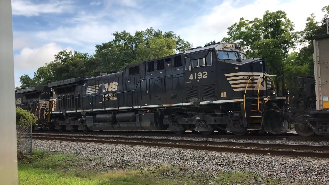 Railfanning a Norfolk Southern Mixed Freight Train with an ES-40DC Leading in Jacksonville, Florida