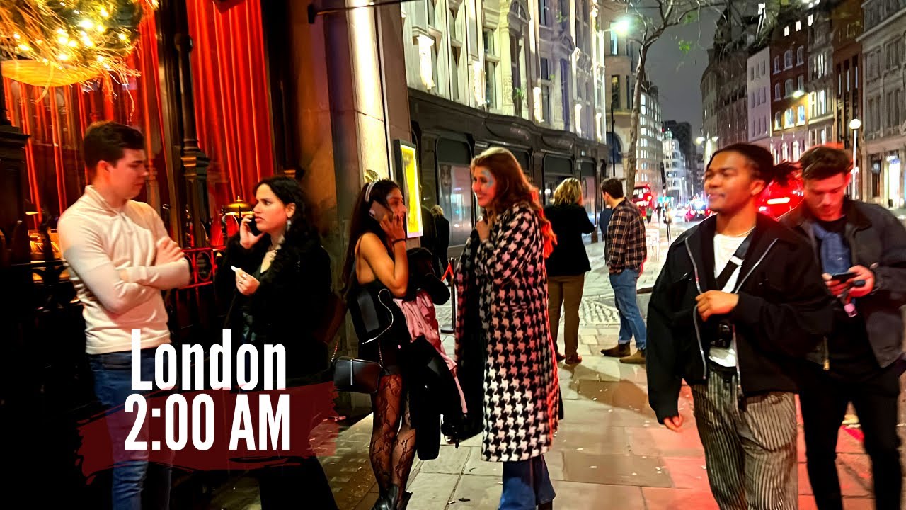 Central London Night Walk and Fireworks 💃🕺🏽New Year 2022 | 2:00 AM London Nightlife [4K]