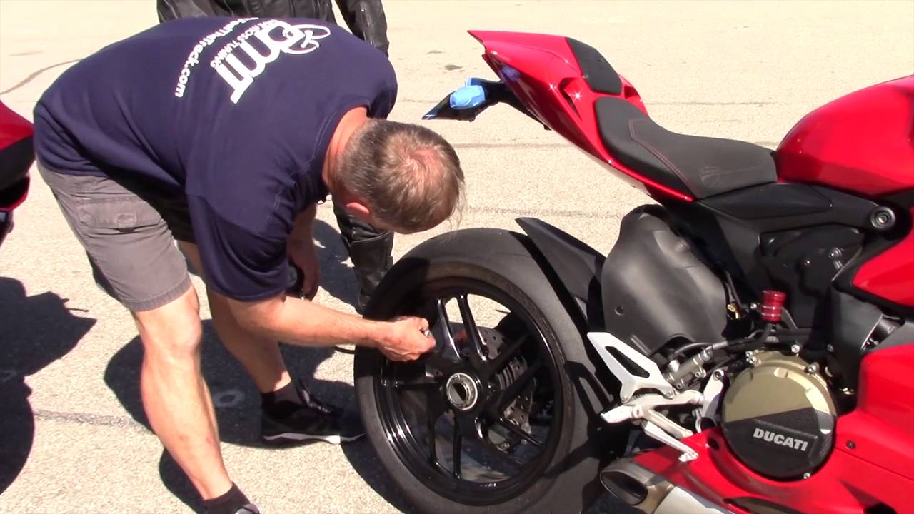2 Clicks Out: Due 1199 Panigales, One Manual One DES, Suspension Setup (TRAILER)