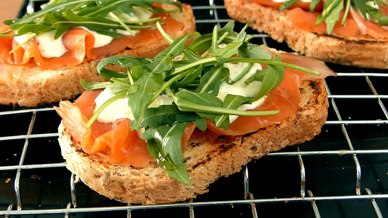 Tostas de Salmón Ahumado (Recetas con Salmón)