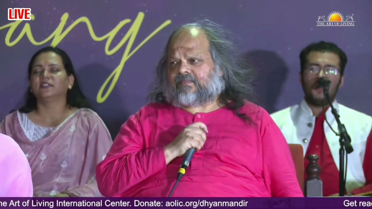 LIVE SONG: ARUNAACHALA SHIVA. GRACED BY H.H. SRI SRI GURUDEV. COURTESY SRI SRI PUBLICATION TRUST.