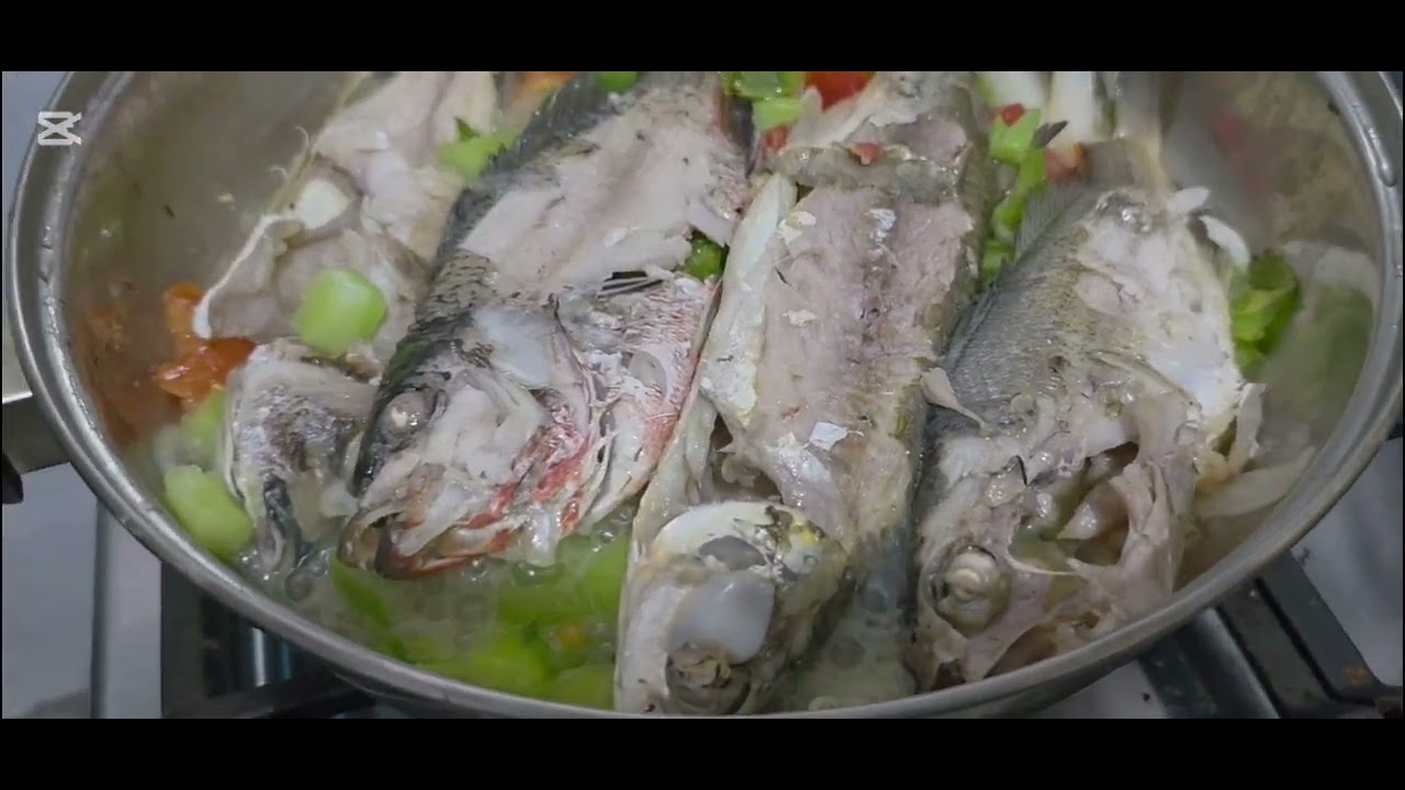 Pescado al vapor a mi estilo. 🫑🧅🍅