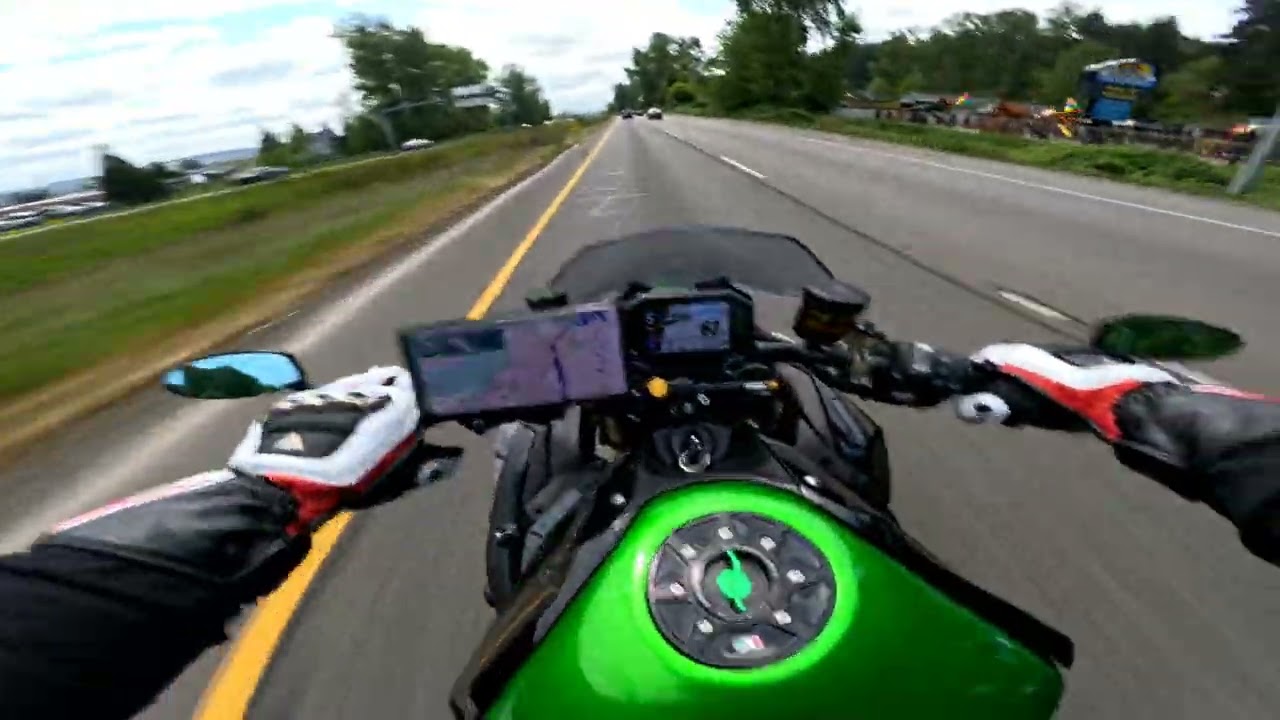 ZH2 vs S1000rr | 140mph Wheelie