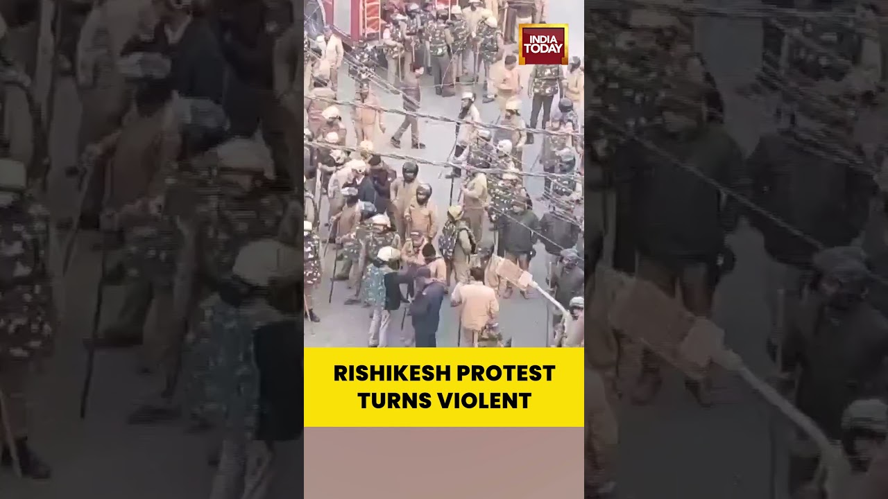 #rishikesh #protest Rishikesh Protest: Railway Tracks Blocked Over Forest Land Issue