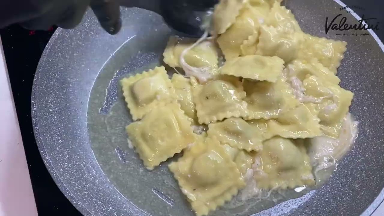 RAVIOLI TARTUFO: con pecorino, noci e burro