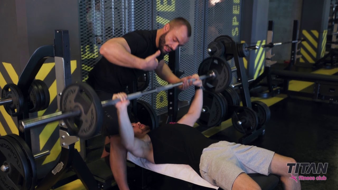 Impins cu bara pentru piept plan orizontal  Impins cu bara pentru piept plan inclinat