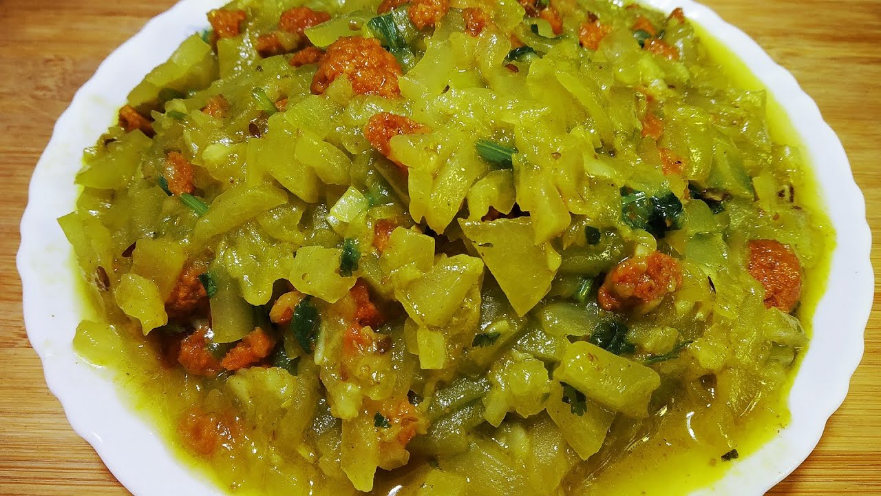 Lau Ghonto Recipe | বড়ি দিয়ে নিরামিষ লাউ ঘন্ট রেসিপি | Bengali Pure Veg Recipe | Bottle Gourd Recipe