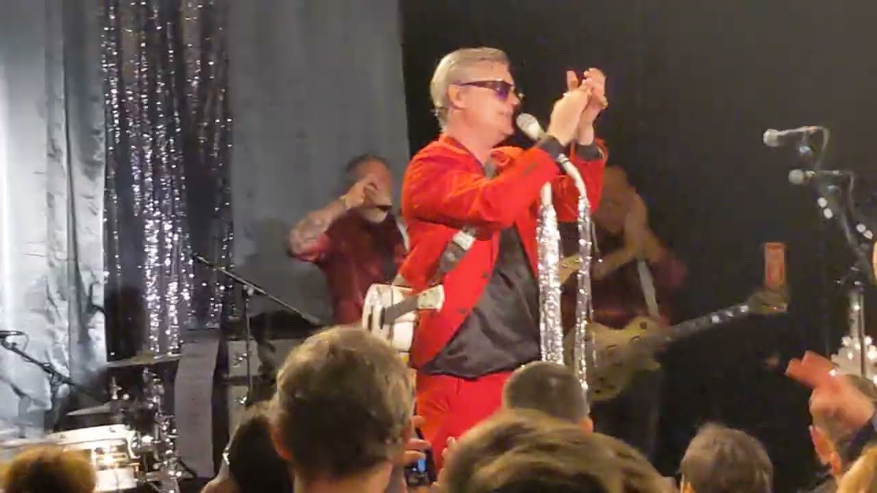 Me First Gimme Gimmes "Santa Baby" & 'sober reflections' for Christmas banter San Jose 12/9/23 live