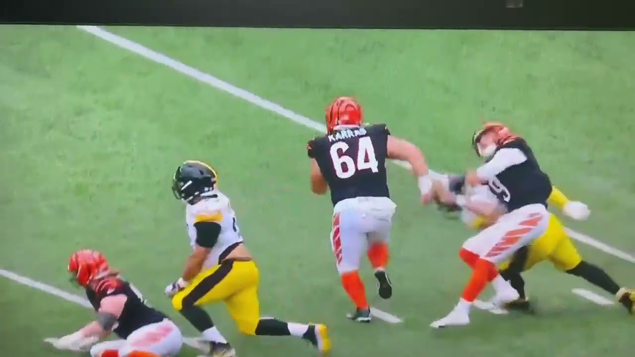 TJ Watt with a cheap shot on Joe Burrow while the refs weren't looking 🤬