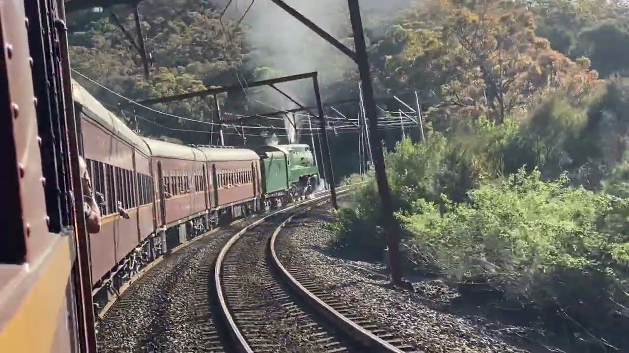 3801 Climbing Cowan Bank with the Newcastle Flyer return trip. 15/10/2022