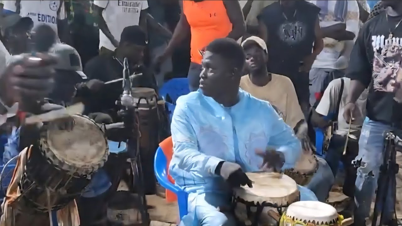 MOMO NGOM,MYA DIAKER ET SA MAMAN , YA RAMOU ENFLAMMENT ADRIEN SENGHOR 