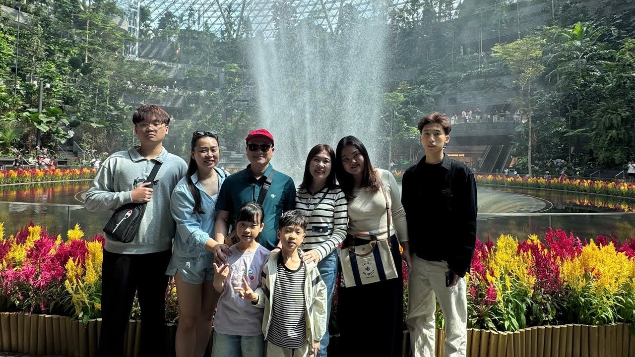 Minhry check in Singpore cùng gia đình Day 1