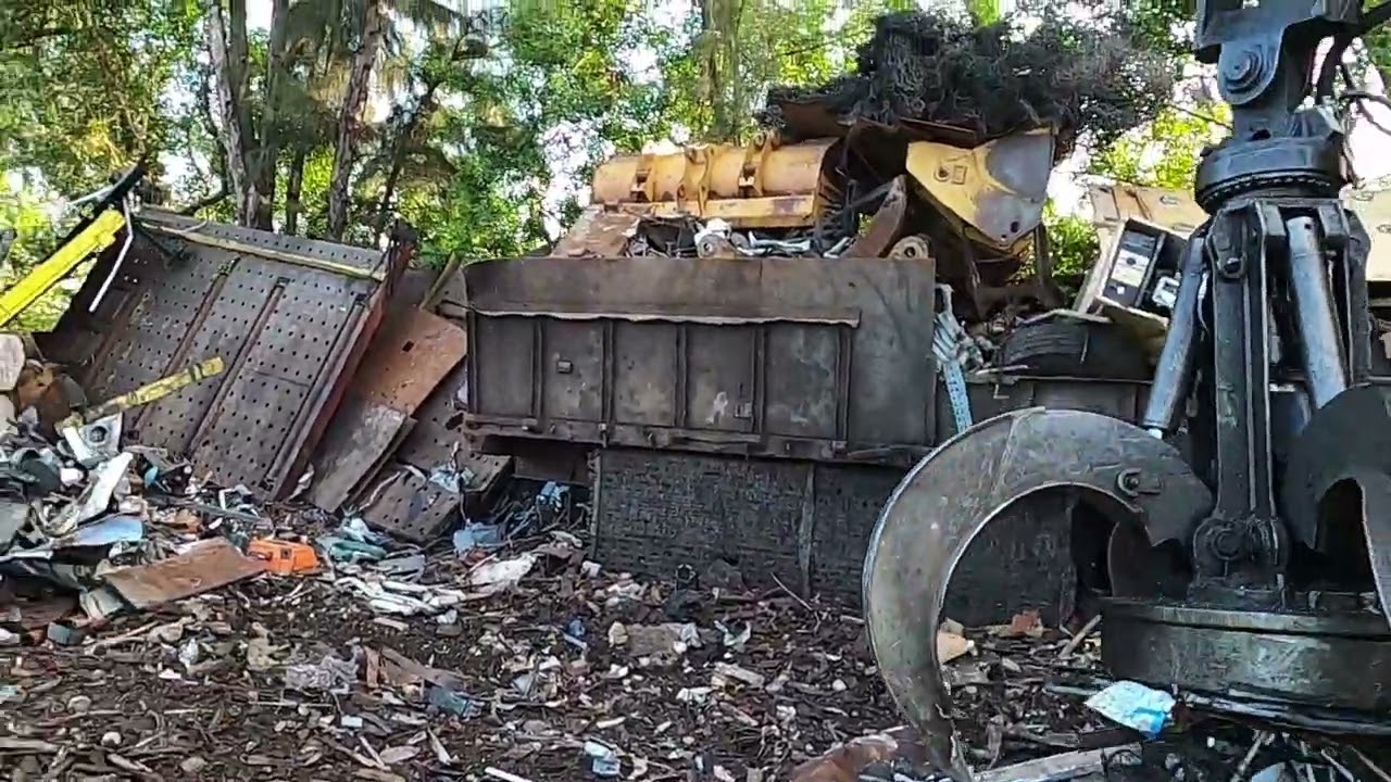 shredding and cutting scrap metal at king brother recycling