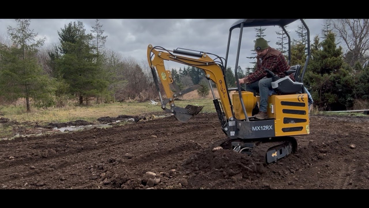 Chinese Mini Excavator Spreads Dirt