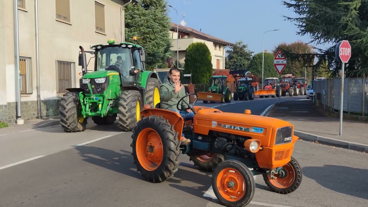 4 k | Sfilata mezzi agricoli ,  vespe e auto storiche