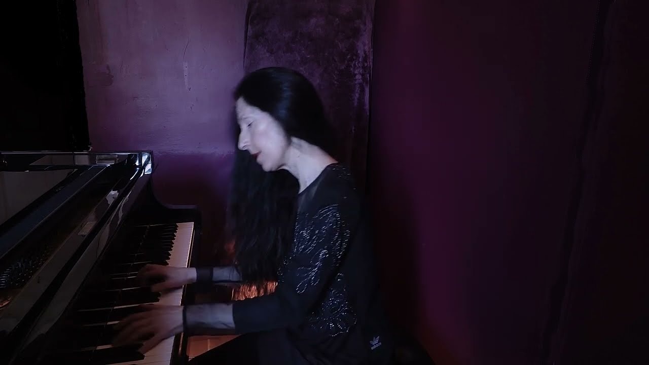 Maja Elliott - Aham