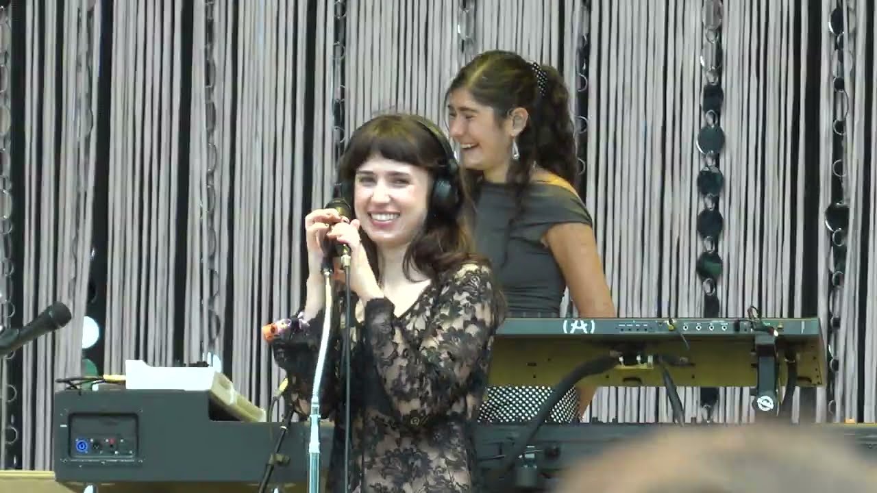 Clairo - Juna (Governors Ball NYC 6/8/25)