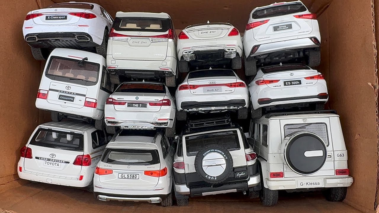 Lets find abox of diecast cars,Toyota,Honda,Mercedes,Lexus,Bmw,Toyota Alphard,Mercedes gWagon ,Cars