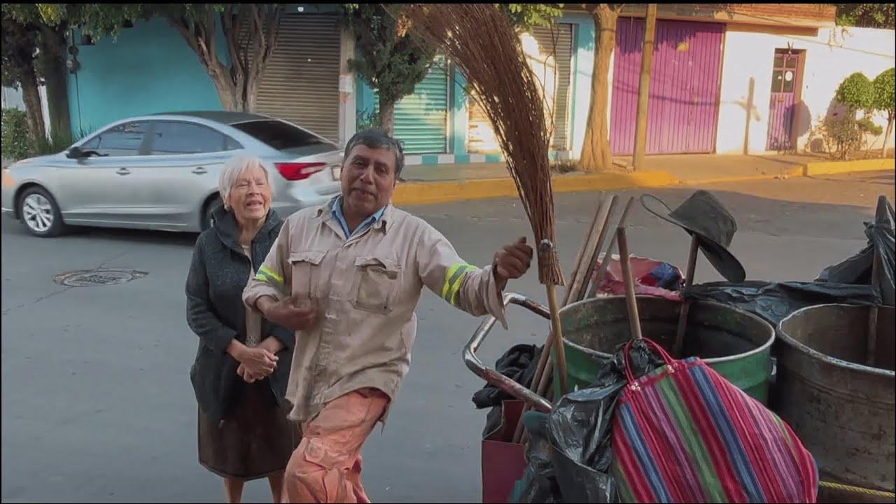 El Oro en la Basura | Barrendero en la CDMX - Documental