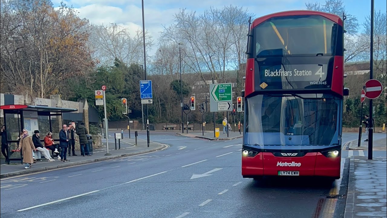 (4 bus) Metroline WDE3045 LY74 EWH Electroliner