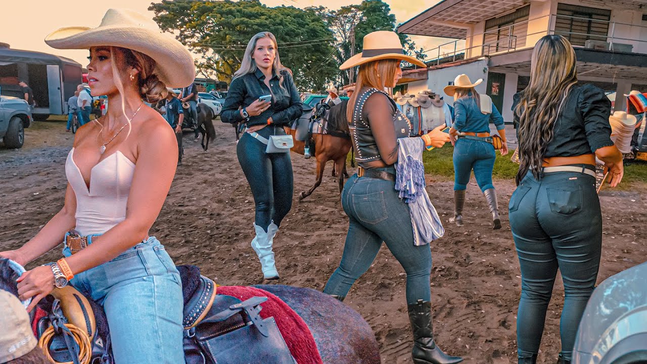 Amazing Rodeo in COLOMBIA 2024 😍 The Most Beautiful Women Riding 🐴