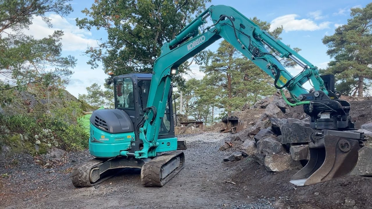 Köp Grävmaskin Kobelco SK58SRX-7 med rotator och redskap på Klaravik