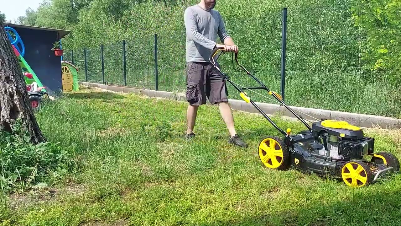 Riwall RPM 5355 Első fűnyírás - Lawn mowing