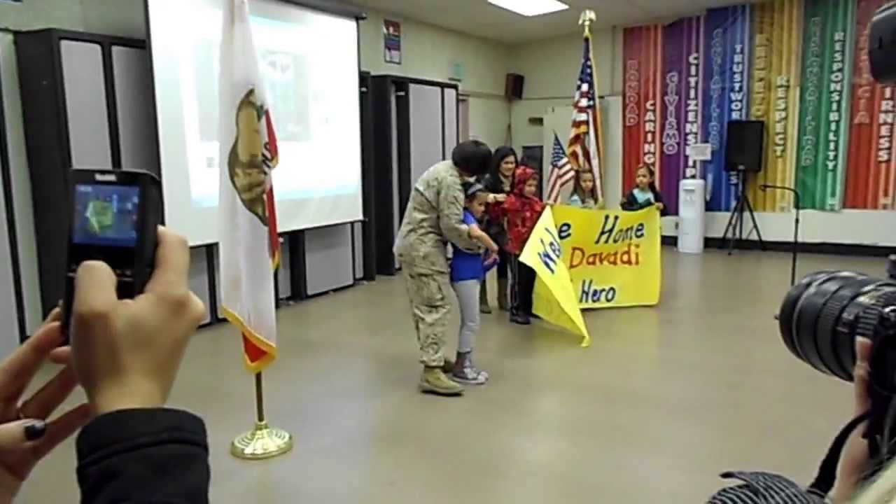 Student surprised at Campus Park when mother surprises her after a military tribute from 2nd graders